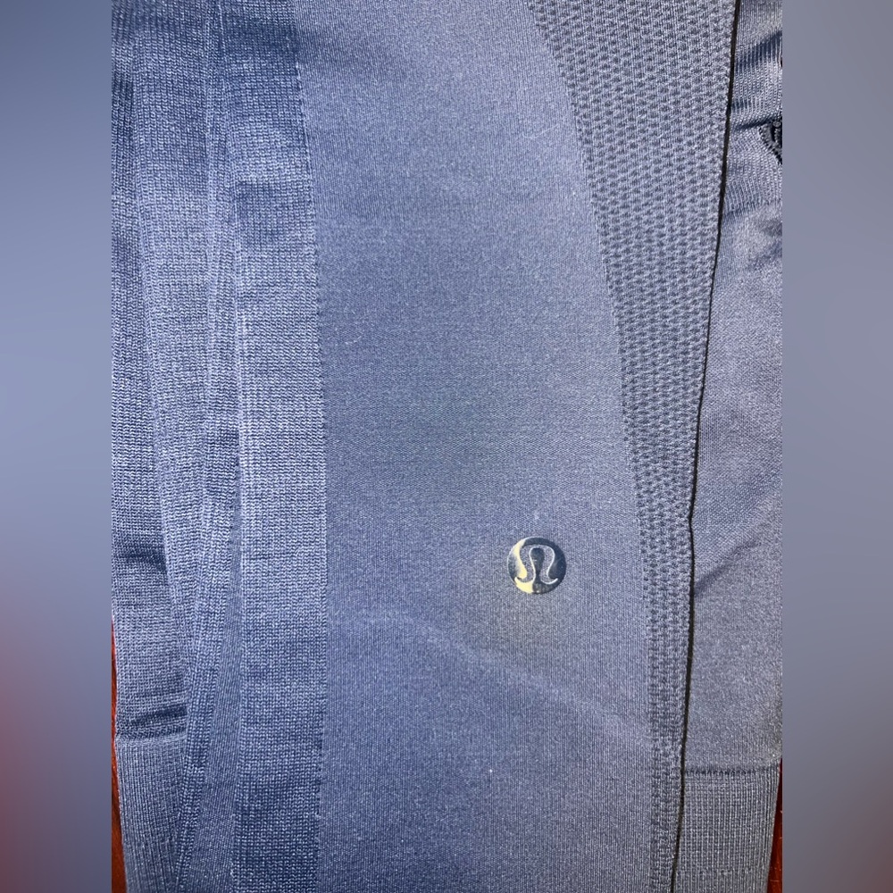 Women’s Lululemon Leggings Leg contour